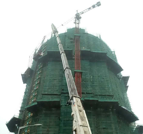 长沙市吊车在工地上作业